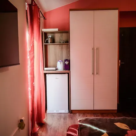 And Tacy Apartment *