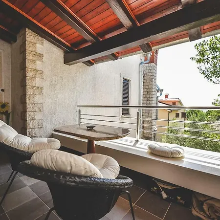 Apartment And Tacy Opatija