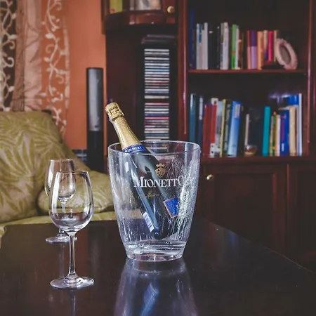 And Tacy Apartment *